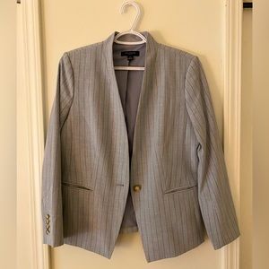 NWOT Ann Taylor Grey Pin Stripe Boyfriend Style Blazer. Size 10P. Long fit.